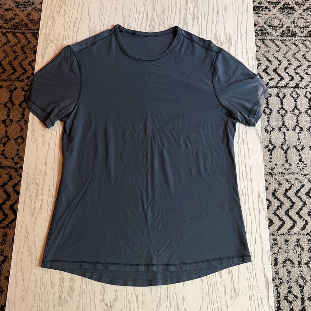 Lululemon Men’s “basic t shirt” Large Blue